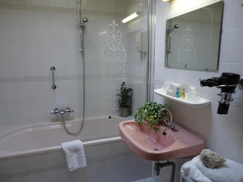 Claes Compaen Hotel Midsland Quarto foto